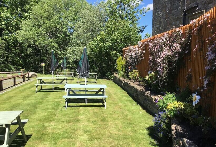צימר Blenkinsopp Castle Inn