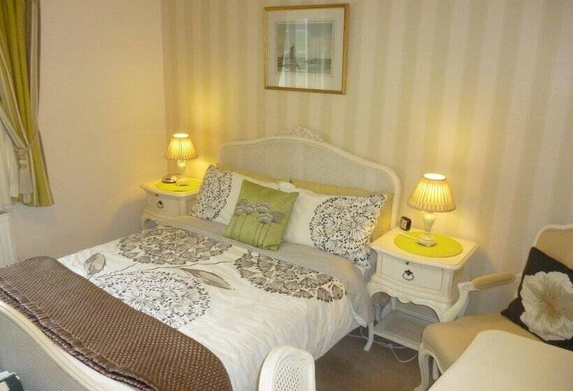 تختخواب و صبحانه Copperfields Guest House