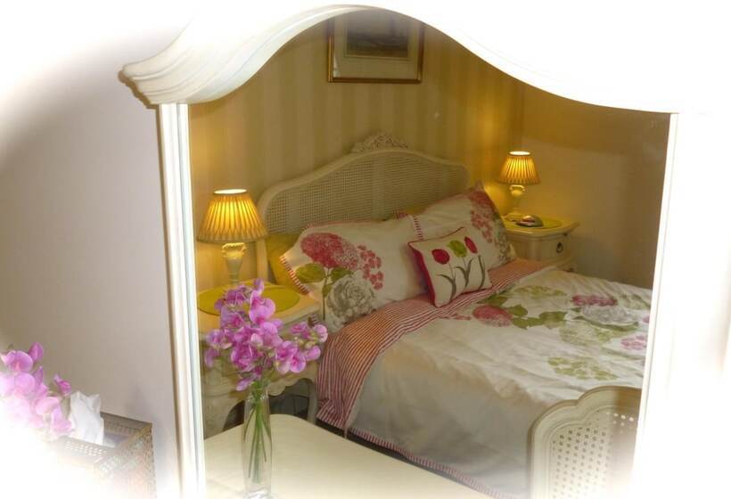 تختخواب و صبحانه Copperfields Guest House