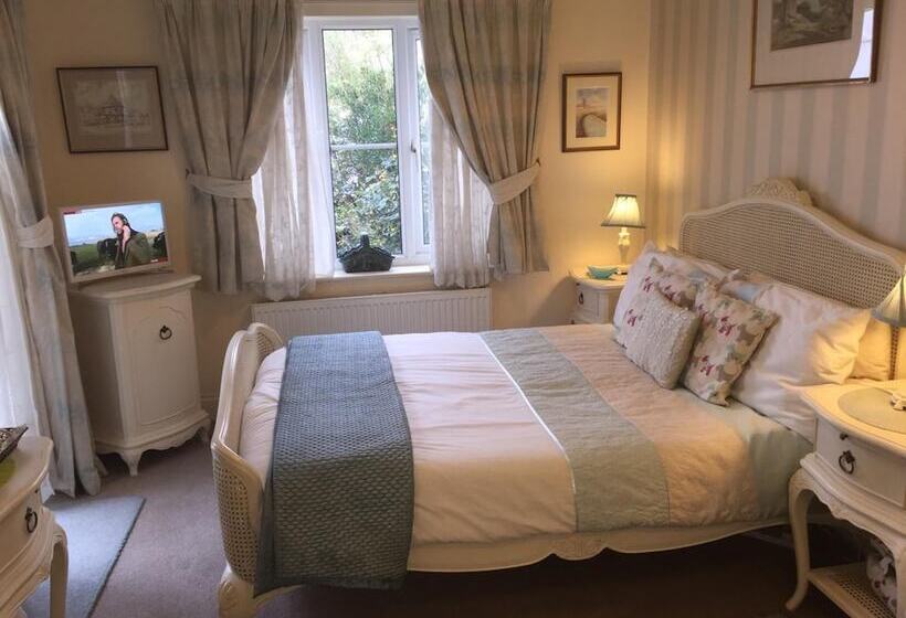 تختخواب و صبحانه Copperfields Guest House