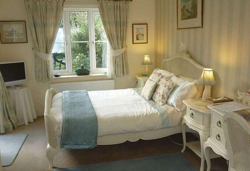 تختخواب و صبحانه Copperfields Guest House