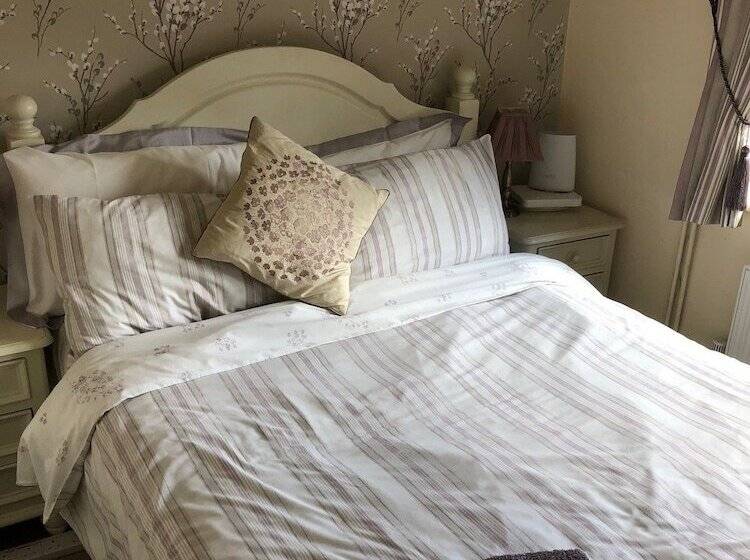 تختخواب و صبحانه Copperfields Guest House