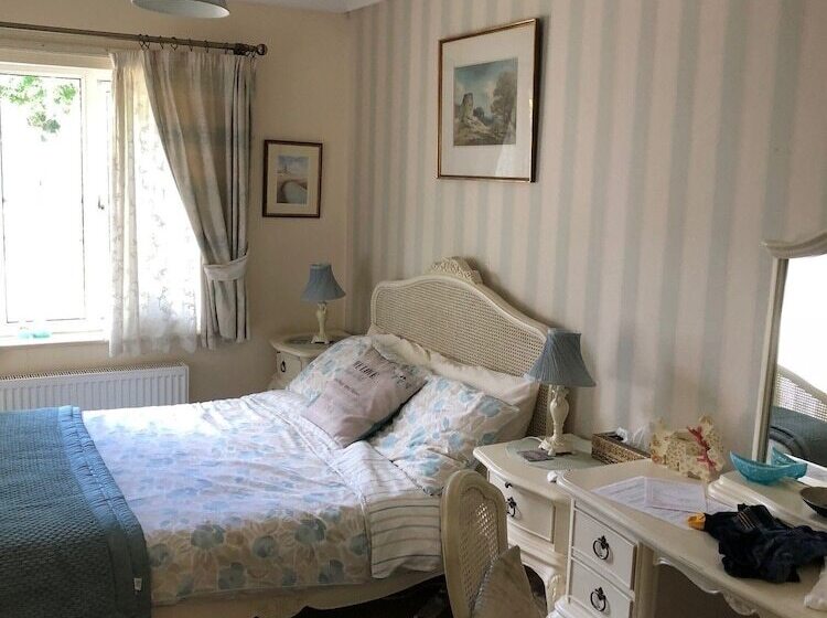تختخواب و صبحانه Copperfields Guest House