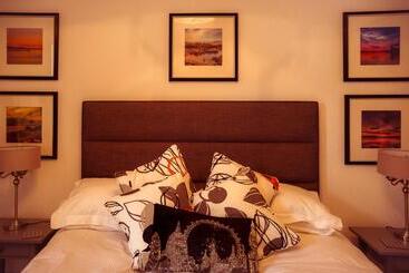 تختخواب و صبحانه Dana Villa Holiday Accommodation
