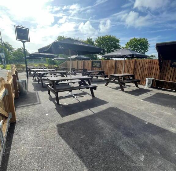 تختخواب و صبحانه Mersey View Hotel & Pub