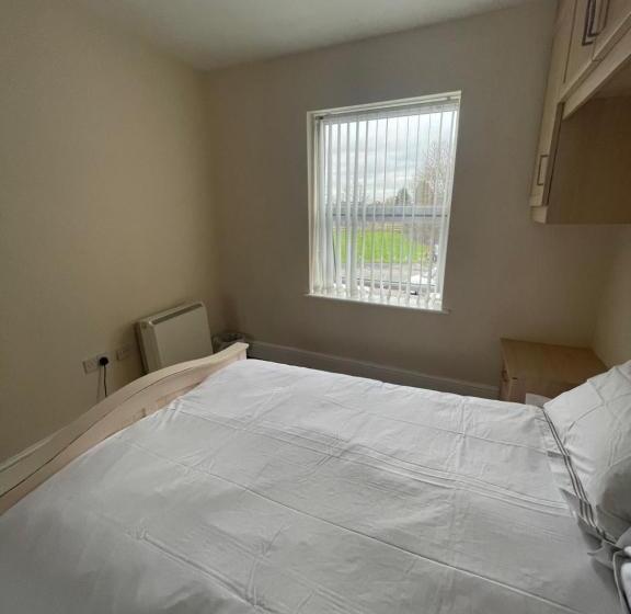تختخواب و صبحانه Mersey View Hotel & Pub