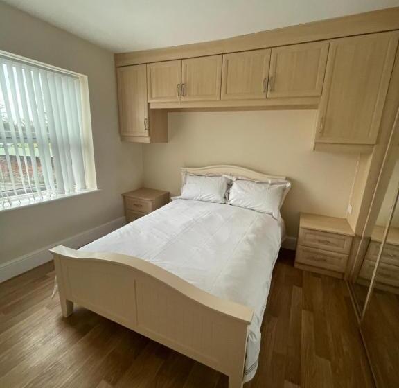 تختخواب و صبحانه Mersey View Hotel & Pub