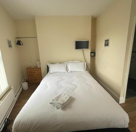تختخواب و صبحانه Mersey View Hotel & Pub