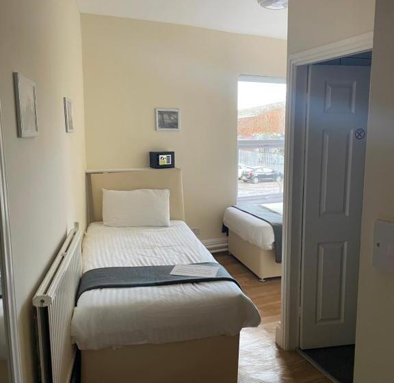 تختخواب و صبحانه Mersey View Hotel & Pub
