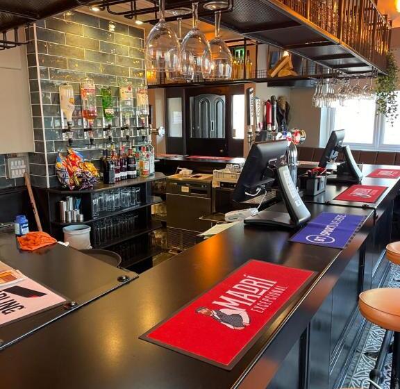 تختخواب و صبحانه Mersey View Hotel & Pub
