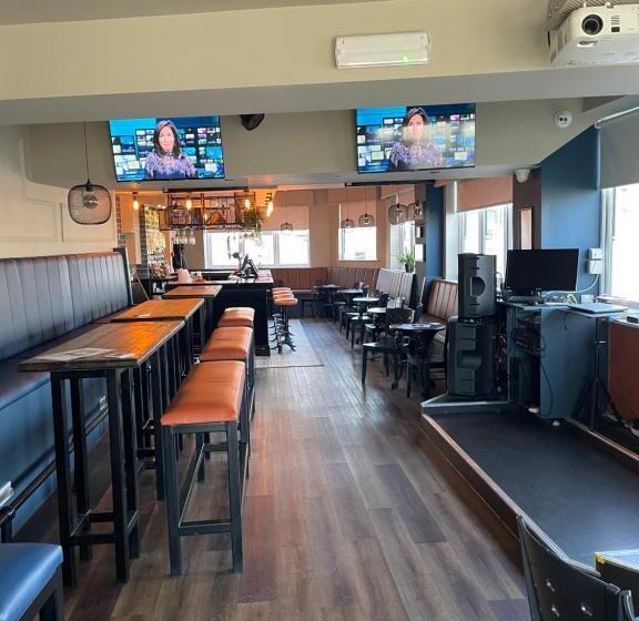تختخواب و صبحانه Mersey View Hotel & Pub