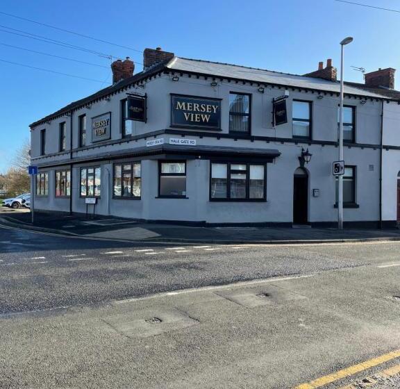 تختخواب و صبحانه Mersey View Hotel & Pub