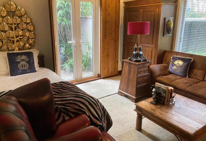 تختخواب و صبحانه The Lodge At Ruddington