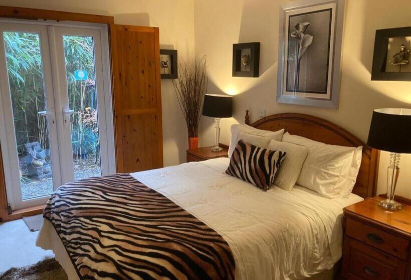 تختخواب و صبحانه The Lodge At Ruddington