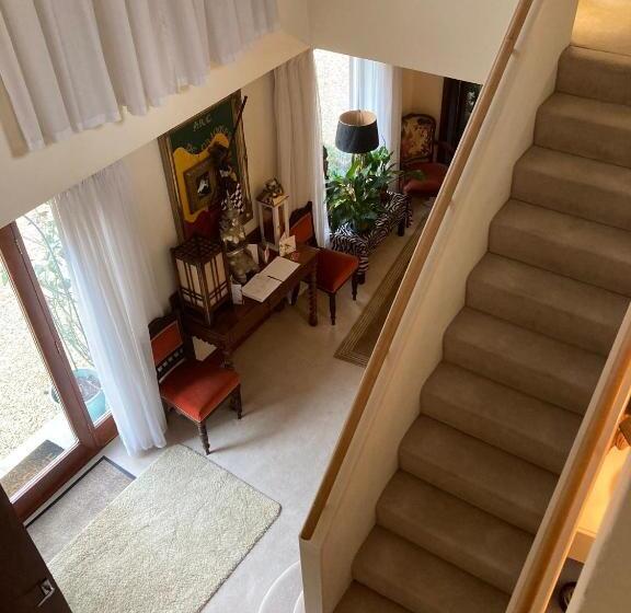 تختخواب و صبحانه The Lodge At Ruddington
