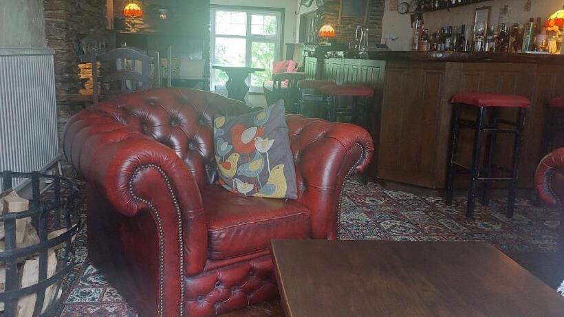 ベッドアンドブレックファースト The Poplars Guest House