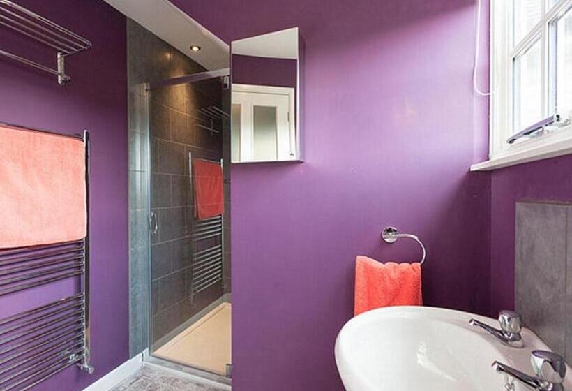 تختخواب و صبحانه The Porterhouse