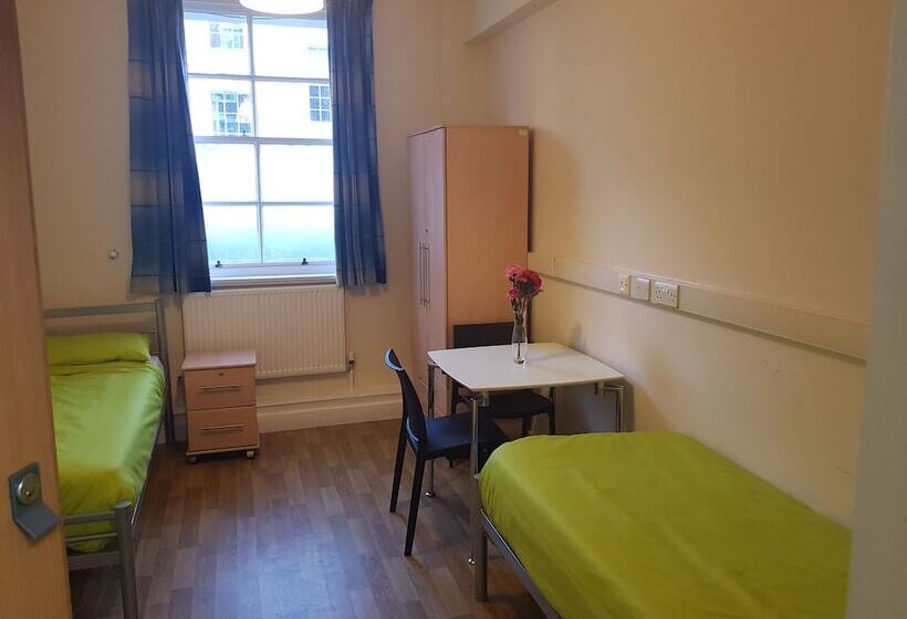 هاستل Bowden Court