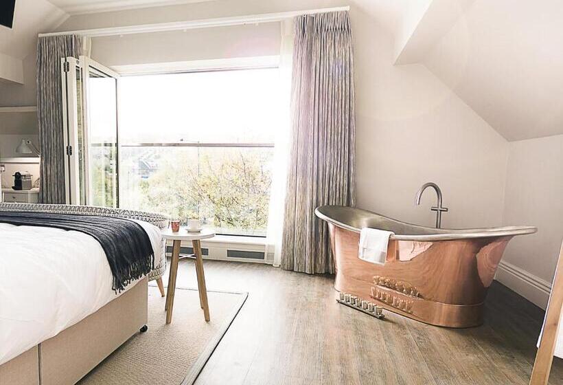 בית מלון כפרי Brocco On The Park Boutique