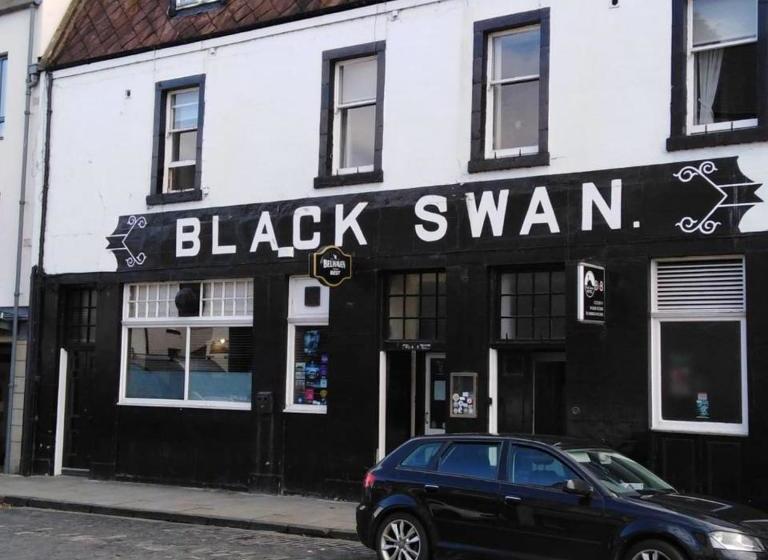 هتل The Black Swan