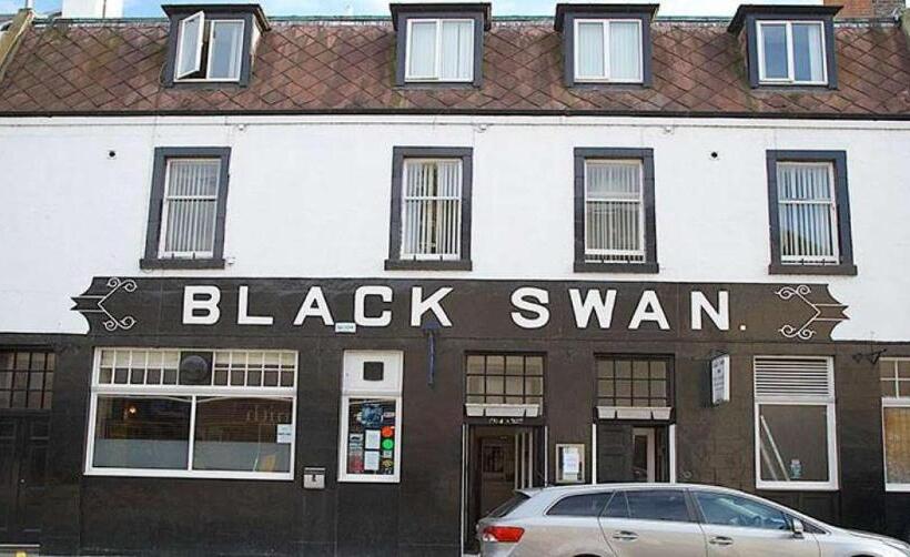 هتل The Black Swan
