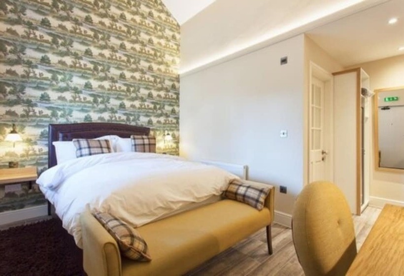 Отель The Inn West End