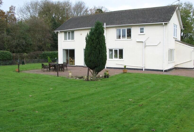 تختخواب و صبحانه Broadwell Guest House