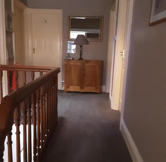 تختخواب و صبحانه Chantry Villa