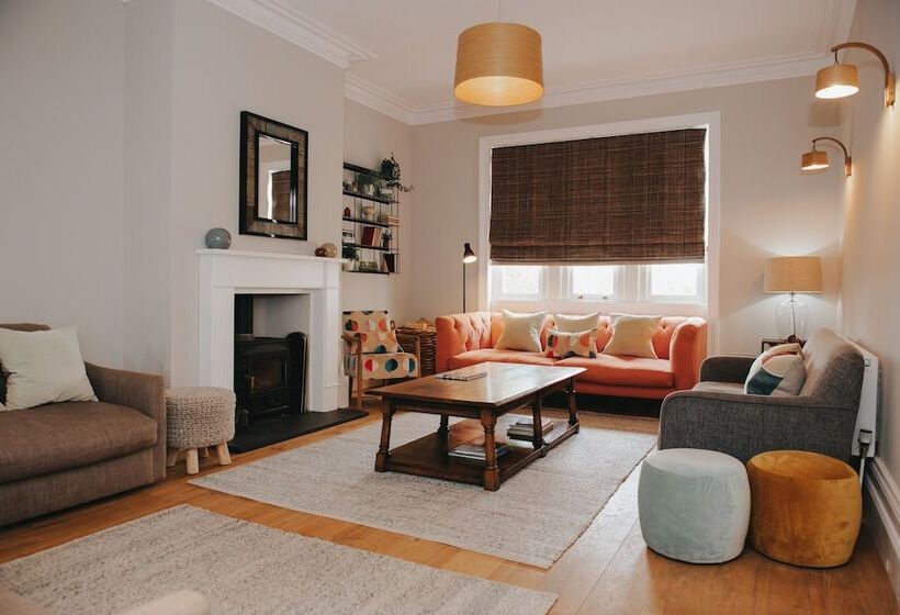 مبيت وإفطار Eastfield Lodge