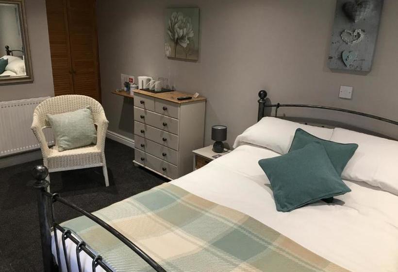 مبيت وإفطار Linden Tree Holiday Apartments