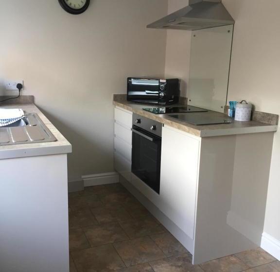 مبيت وإفطار Linden Tree Holiday Apartments