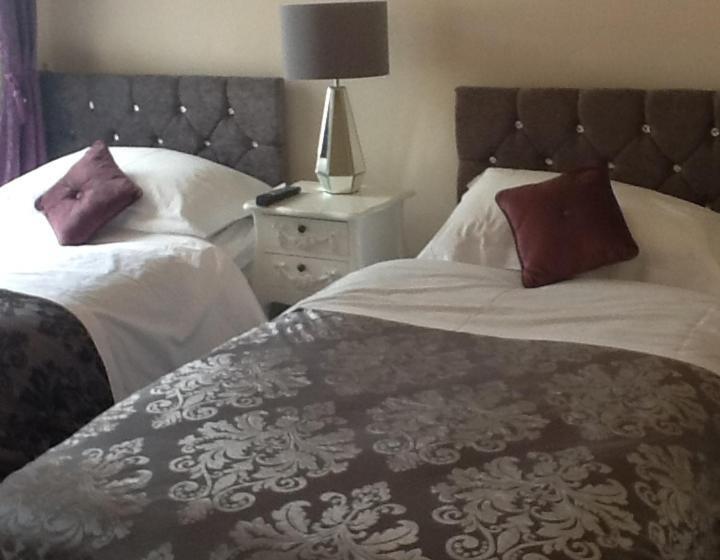 تختخواب و صبحانه Room Only At Wetherby Nairn