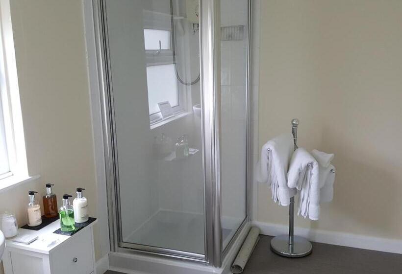 مبيت وإفطار Schooner Point Guest House