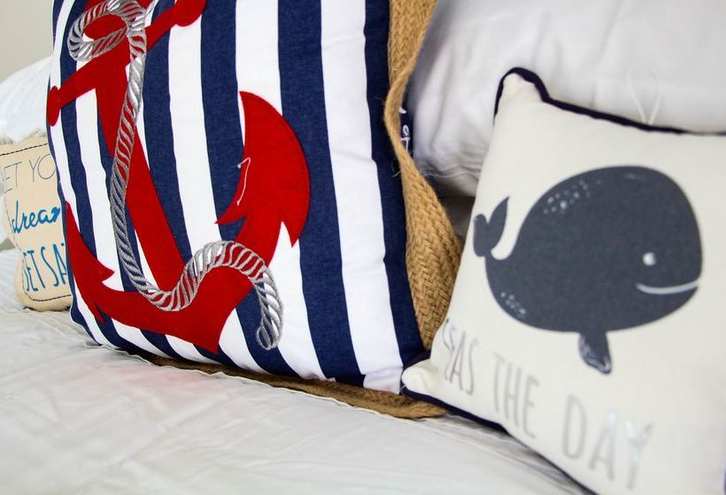 تختخواب و صبحانه The Bay