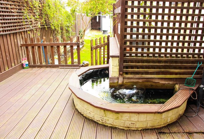 تختخواب و صبحانه The Bay