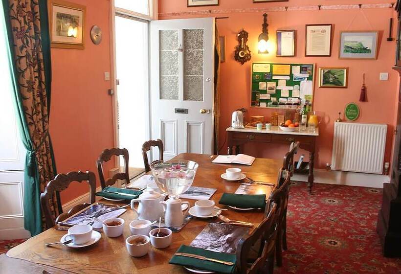 تختخواب و صبحانه The Old Rectory