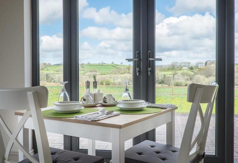 住宿加早餐  Canaston Oaks