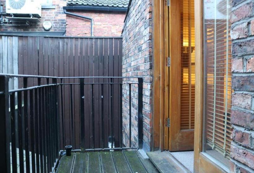 هتل Lower Turks Head