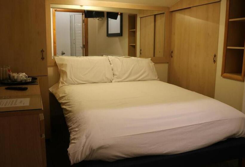 هتل Lower Turks Head