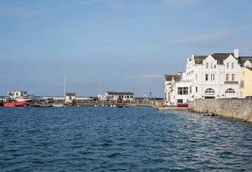 هتل Ship And Castle