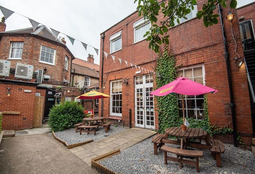 هتل The George Inn