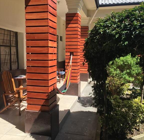 هاستل The Backpacker Hostal