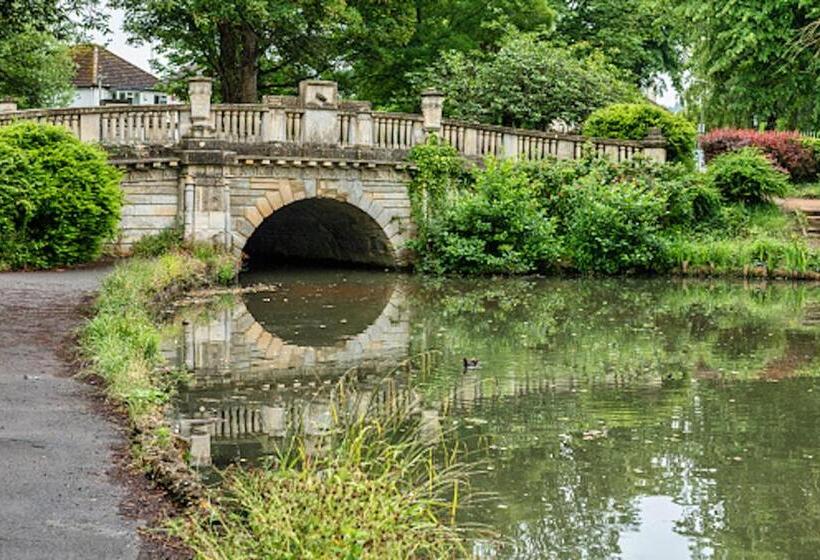 تختخواب و صبحانه The Abbey Town House   Cheltenham