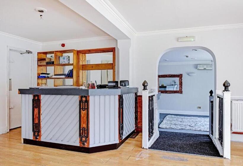تختخواب و صبحانه The Gables Hotel, Birmingham Airport