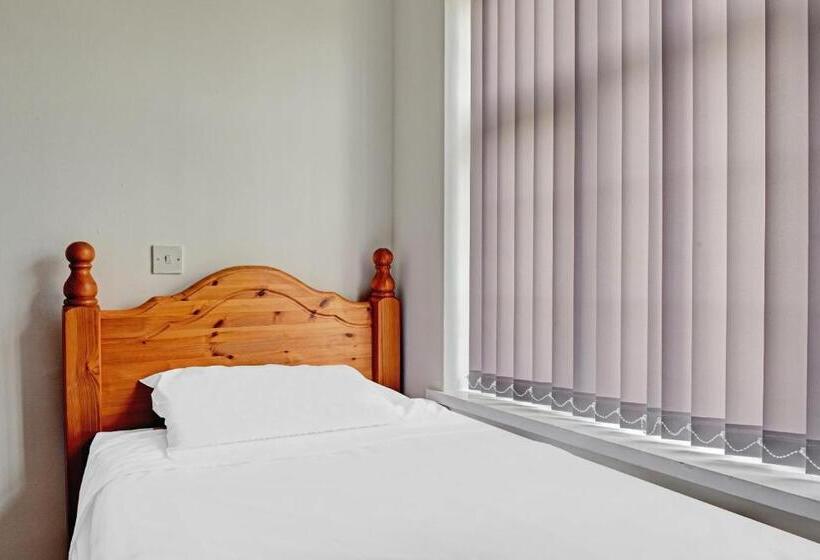 تختخواب و صبحانه The Gables Hotel, Birmingham Airport