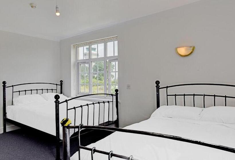 تختخواب و صبحانه The Gables Hotel, Birmingham Airport