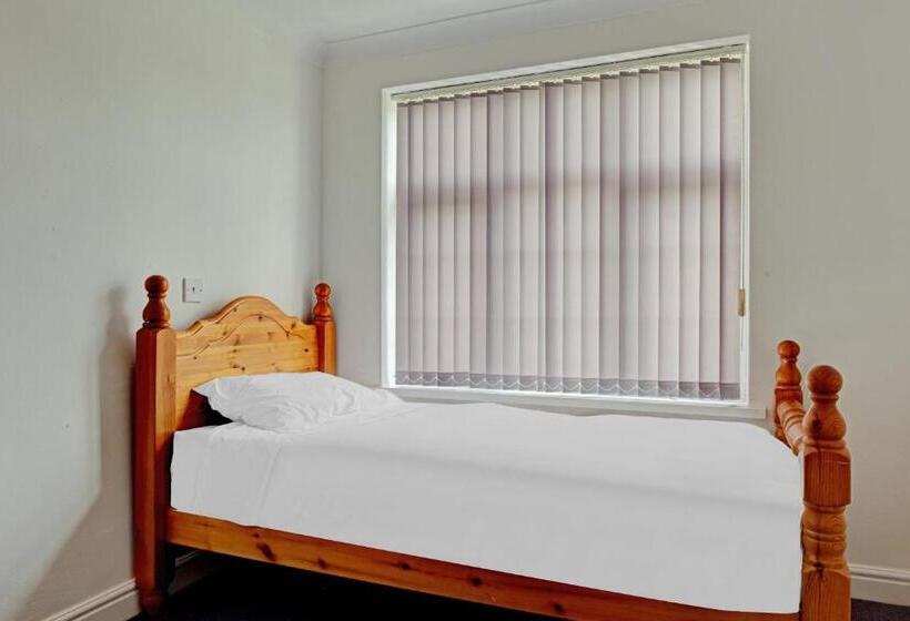 تختخواب و صبحانه The Gables Hotel, Birmingham Airport