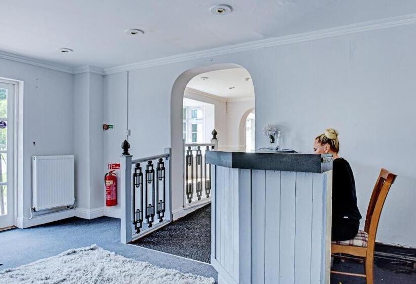 تختخواب و صبحانه The Gables Hotel, Birmingham Airport