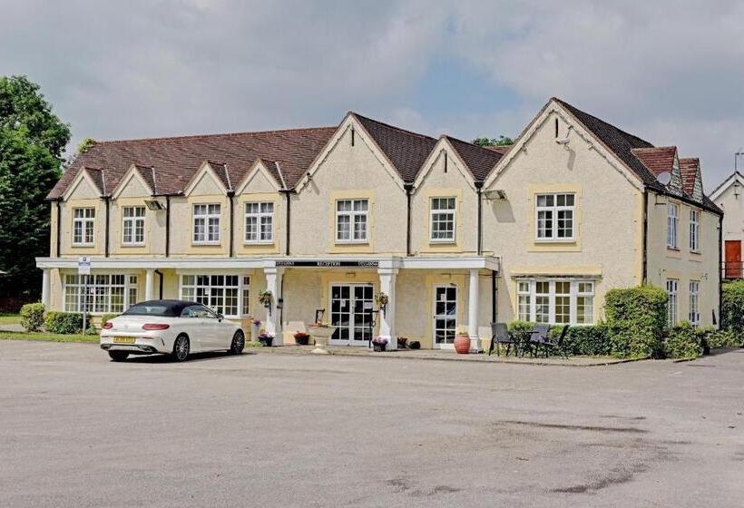 تختخواب و صبحانه The Gables Hotel, Birmingham Airport