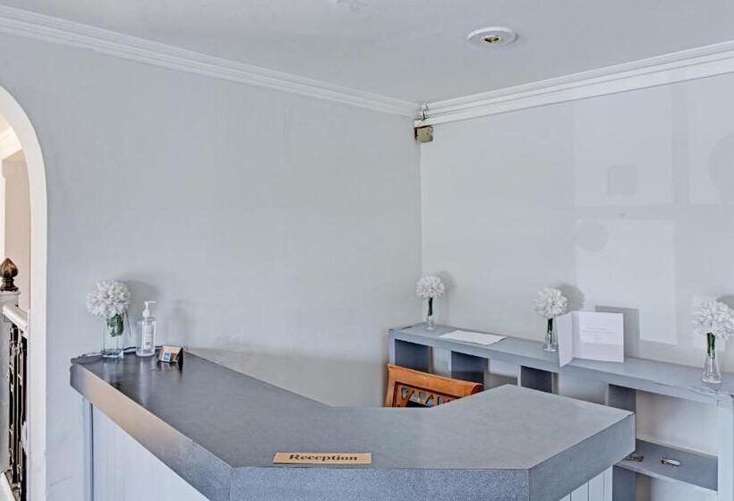 تختخواب و صبحانه The Gables Hotel, Birmingham Airport